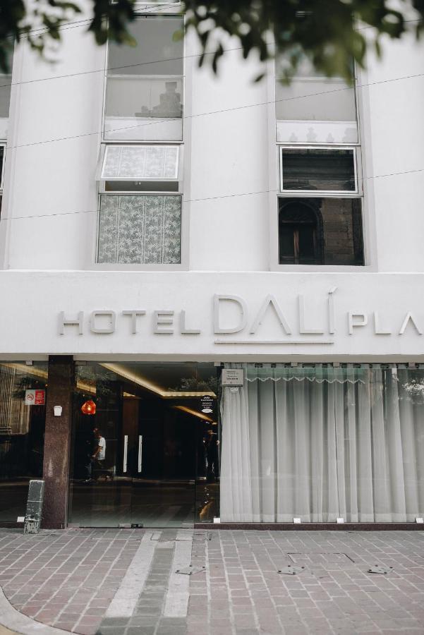 Hotel Dali Plaza Ejecutivo Гвадалахара Экстерьер фото